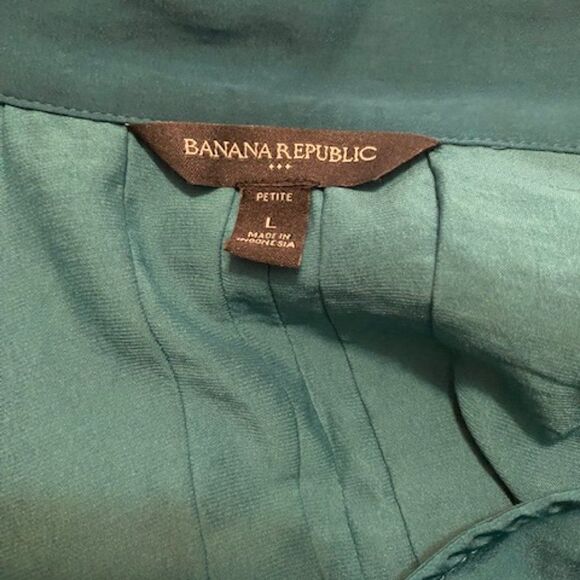 Banana Republic Green sleeveless with tie blouse, size LP - Picture 3 of 3